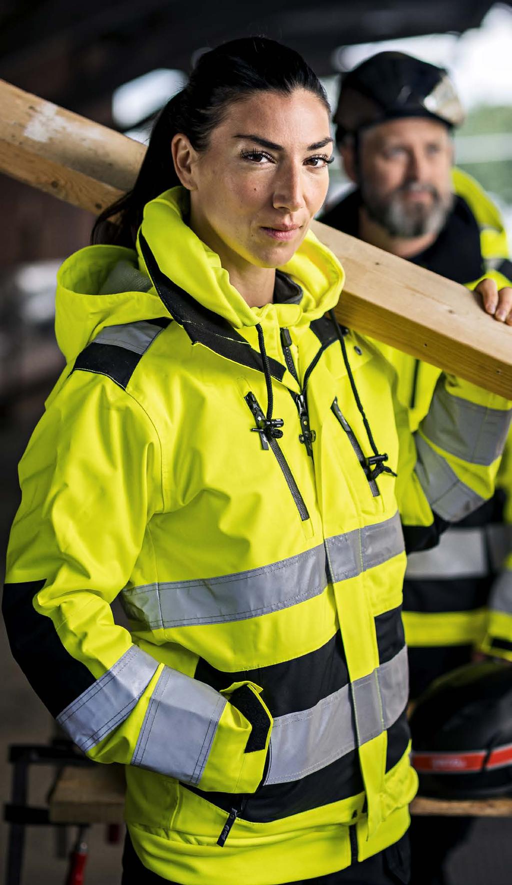 SKALLJAKKE KL. 3 Vindtett, vanntett og pustende stoffkvalitet. Alle sømmer teipet. To sidelommer med myk fleece.