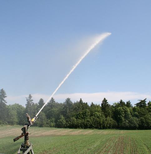STRATEGIER FOR TØRRE FORHOLD Kun en liten andel av jordbruksarealene har tilgang til vanning 14% av landets jordbruksareal, hvorav nesten 80% finnes på Østlandet (SSB, 1999) Økt tilgang til vanning