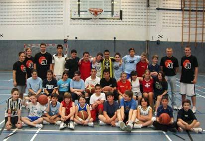 Aktivitäten Basketball-Workshop: Skills Day In regelmäßigen Abständen bietet die CSG Bulmke ihrem Nachwuchs und interessierte Basketballspielern nun einen Intensiv-Workshop an, in denen die