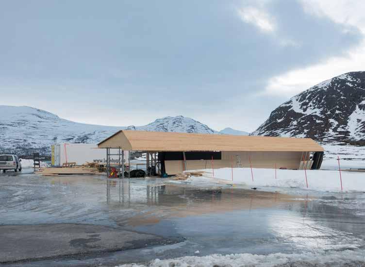 4 Øverst: Bryggehuset ved Gjende under bygging,