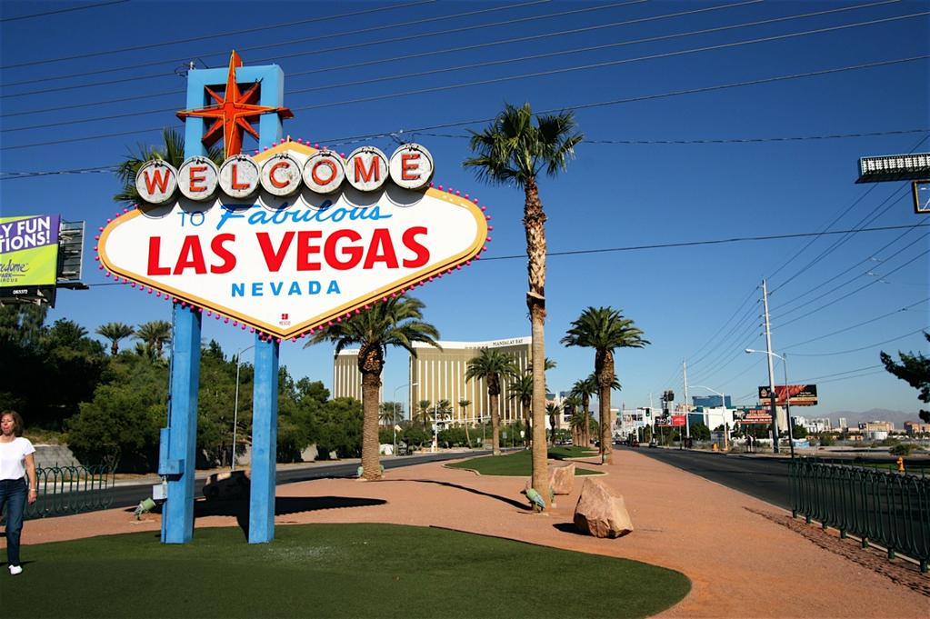 Mandag 4. november Kjøreturen mot Las Vegas tar oss via den spennende lille ørkenbyen Pahrump, kjent bl.