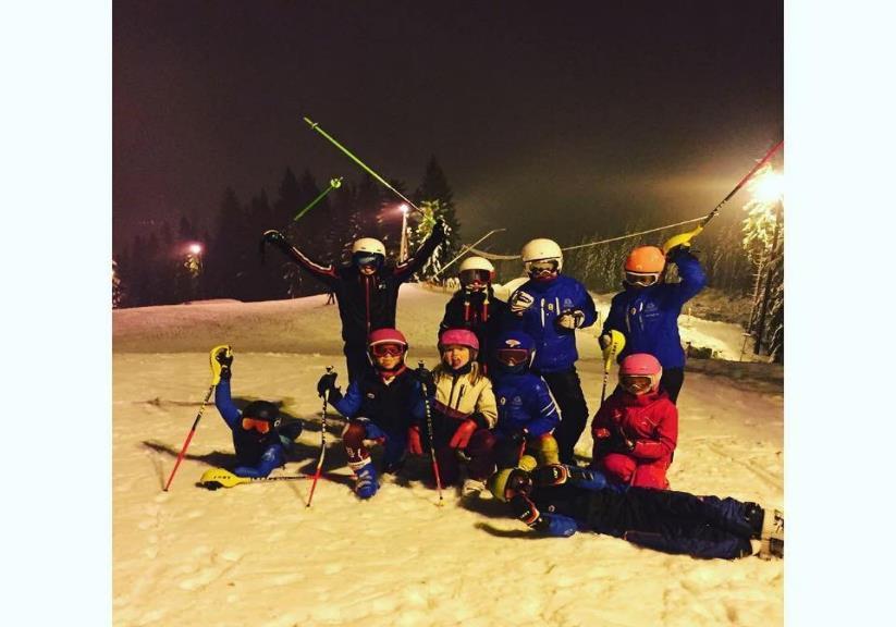 Samlinger og trening på snø Trening i Hakkebakken en regnfull dag, gjengen er like blid. Når skisesongen nærmet seg ble det også avholdt en samling.