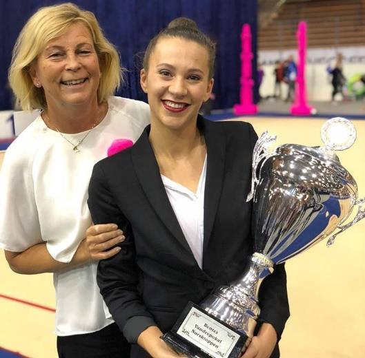 NORSKTOPPEN MED BENTES VANDREPOKAL ARRANGERES LØRDAG KVELD De beste gymnastene fra: Rekrutt Internasjonal Nivå 1-3-kamp (1) Rekrutt Internasjonal Nivå 2 (3) Yngre junior internasjonal Nivå 4 (1)