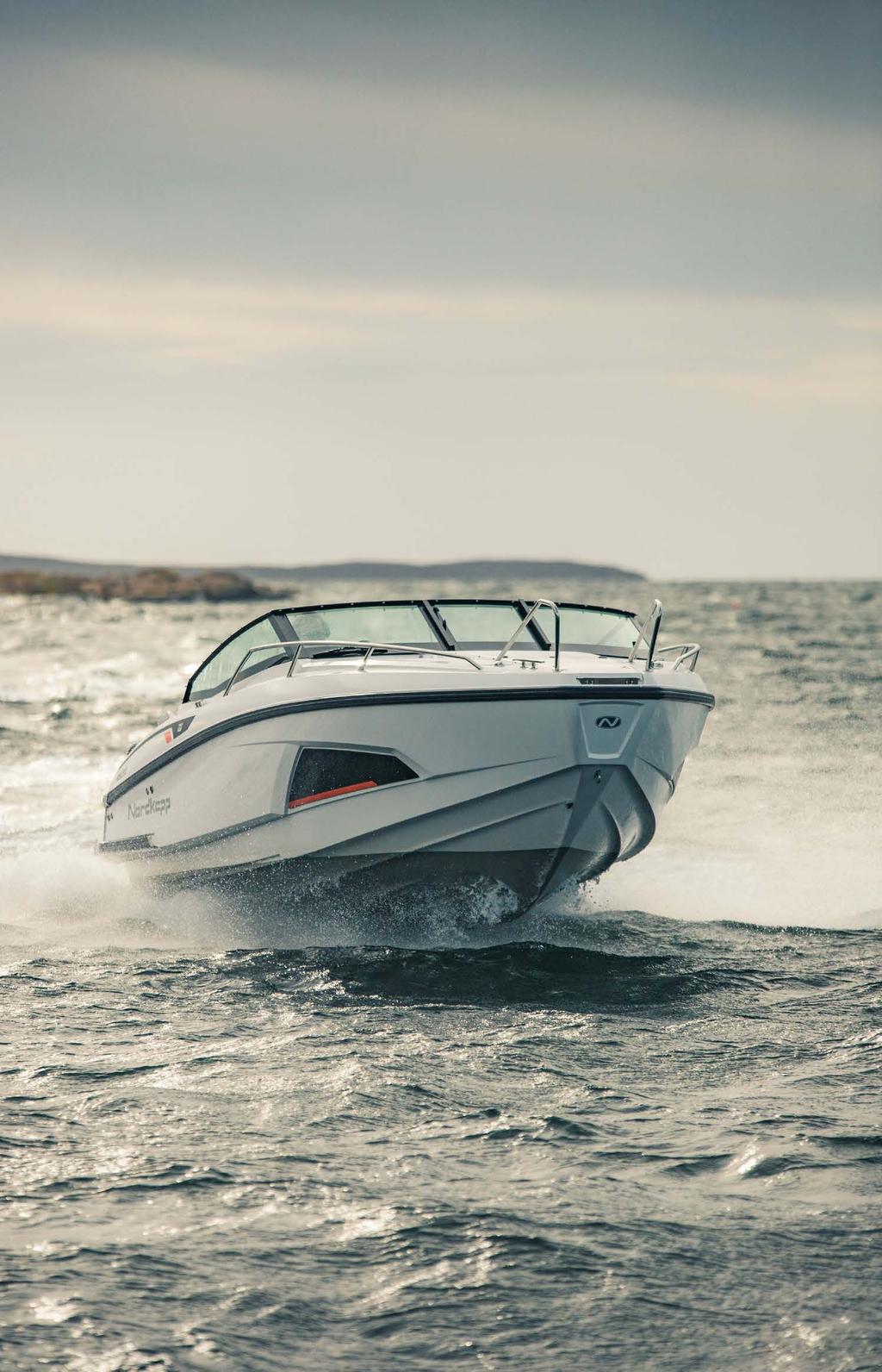 BÅTFOLK: PRØVEKJØRT: VEBJØRN NORDKAPP E. OFTEDAL NOBLESSE 720 49 KNOP med Evinrude G2 på 250 hk. burde holde for de fleste familier.