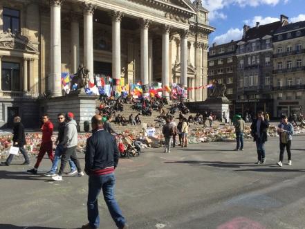 Galleriene i Kustberg og det yrende turistlivet rundt Grand Place.