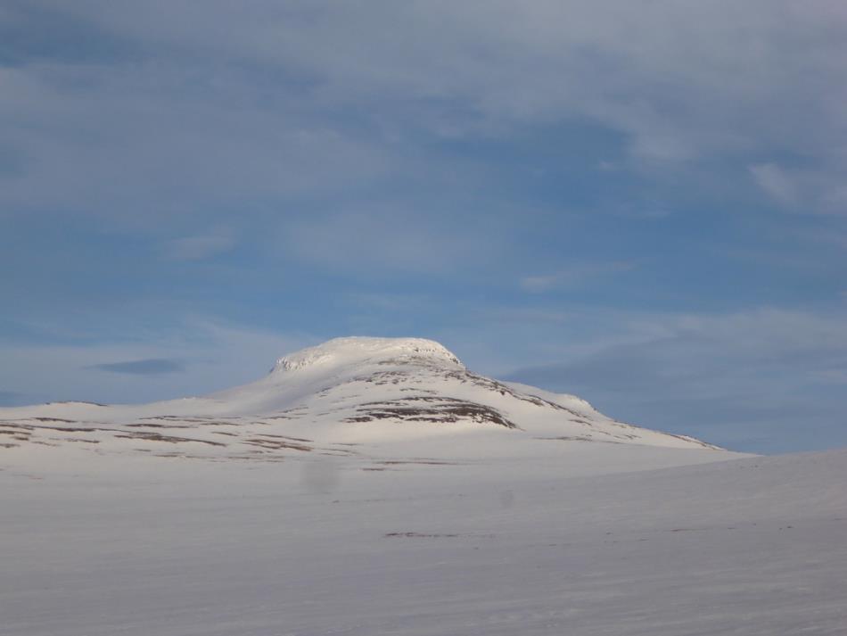 Rainesen er en av toppene som inngår i de svenske samebyenes beiteland i Børgefjell/Byrkije nasjonalpark.