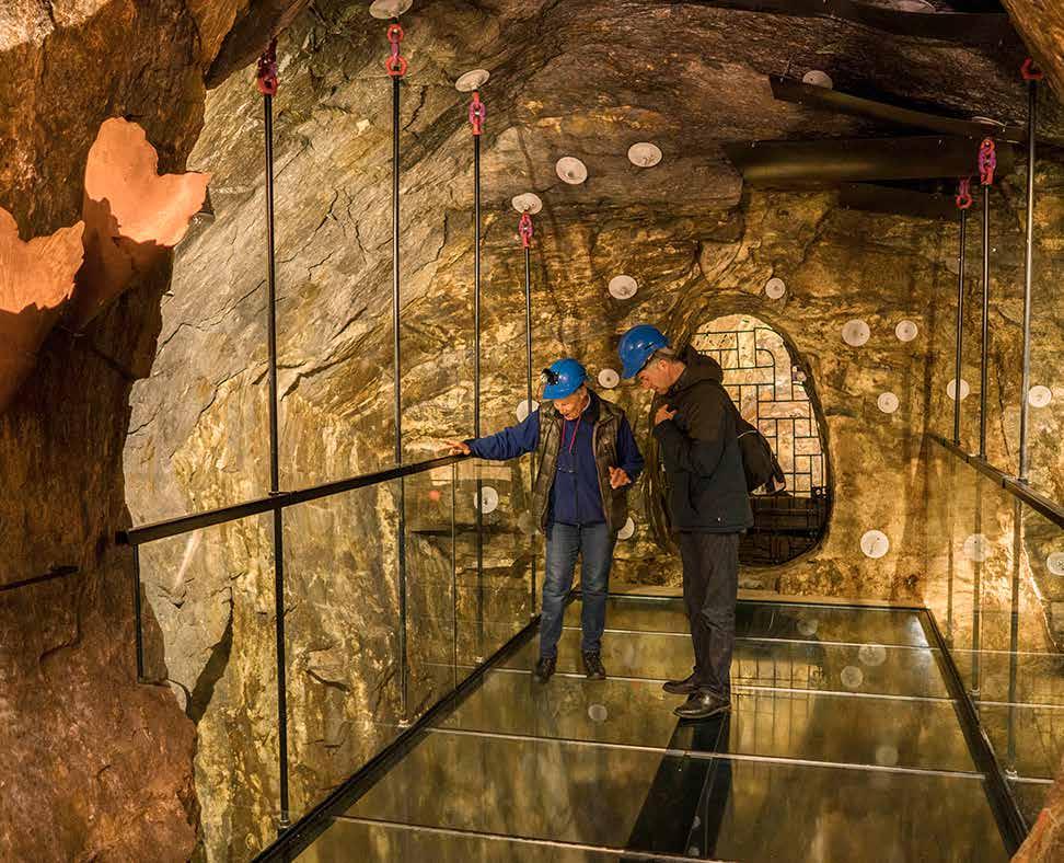 HISTORISK GRUVETUR til hengebroen og glassgulvet 5. trinn og oppover Dette er en universelt utformet tur. Her lærer elevene om gruvedriftens historie gjennom spennende opplevelser.