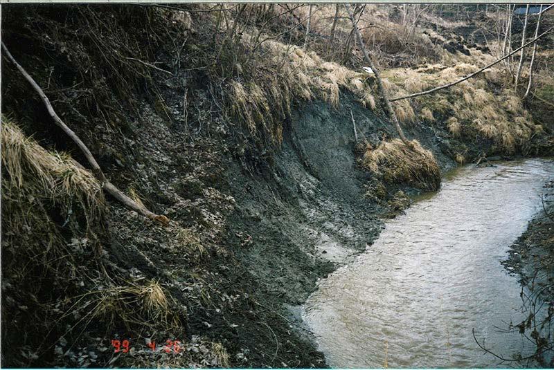 Erosjon langs vassdrag kan forårsake