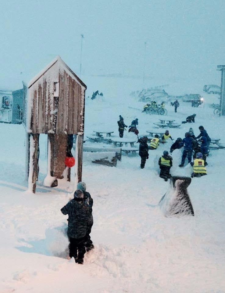 Turnover I Norge flytter ca 4 % årlig til en annen kommune I Longyearbyen har vi en turnover på rundt 20 % Barn og særlig større barn og ungdom tenker mye på de negative sidene ved flytting når de