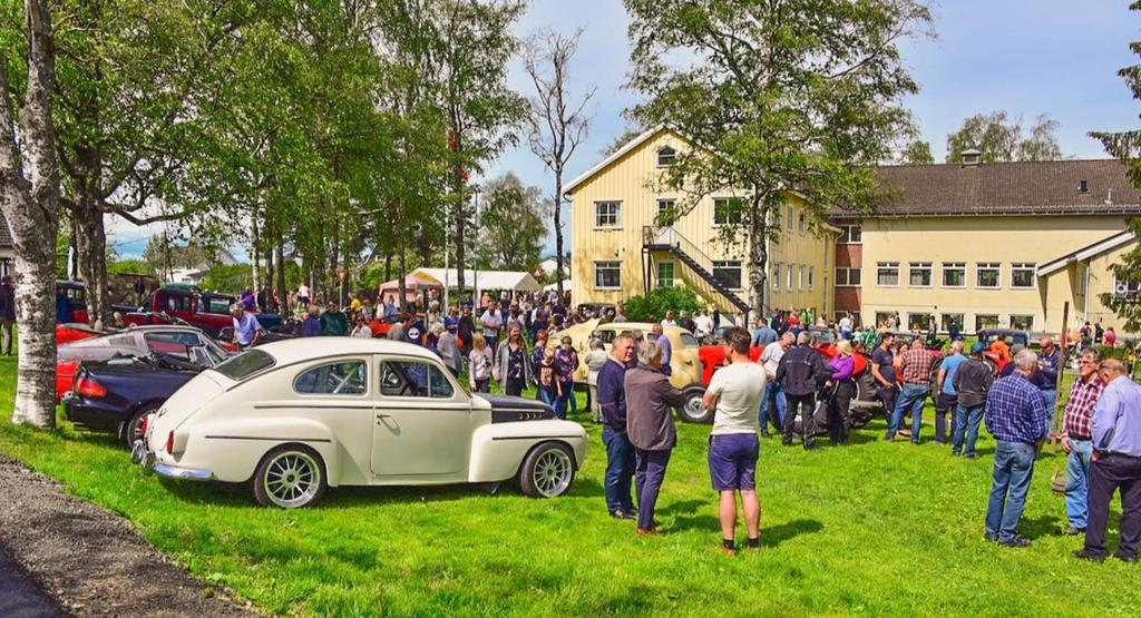 Rurale tildragelser i Kråkstad sentrum Det har blitt tradisjon at NJK lokalavdeling Østfoldbanen