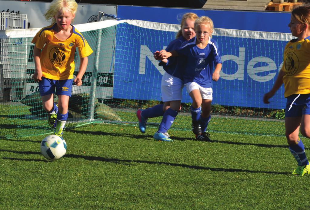 2017 Fotballturnering Østre Toten kunstgrasbane, Lena lørdag 30. september fra kl. 09.30 Program Kl. 09.30-12.