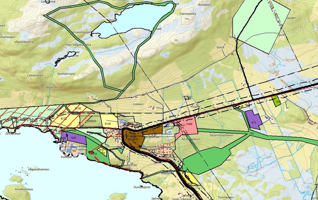 Mål 2, om styrking av Liabøen: Planen viser: Området mellom skulen og (det som i dag er) sentrum er vist som «sentrumsformål».