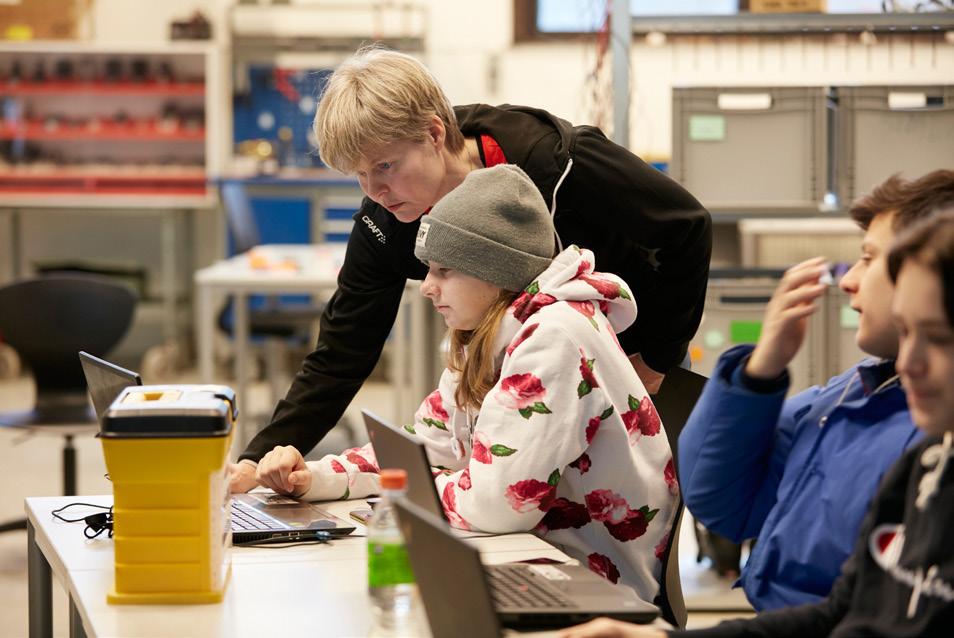 Fortløpende identifisering gjennom skoleåret I løpet av skoleåret kan det oppstå situasjoner som er akutte, eksemplevis at elever mistrives eller står i fare for å få 1 eller IV.