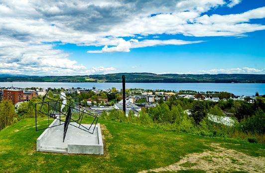 Vi opplever at det er stor etterspørsel i markedet etter EVU-tilbud innenfor våre satsingsområder, og vi vil jobbe systematisk med eksterne partnere for å øke omfanget av relevante EVU-tilbud fra