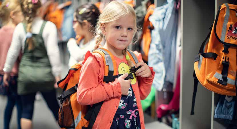 385 forventningsfulle førsteklassinger hadde sin aller første skoledag i Ringsaker 20. august. Blant dem var Olivia (6) ved Mørkved skole.