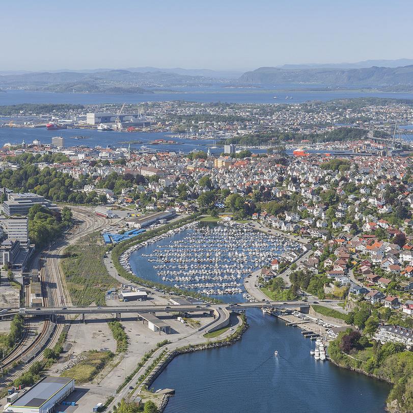 DNA OG IDENTITET; HVA DE SA - Kulimport, historisk tyngde, hvordan kan ny byutvikling skape bånd til historien - Jernbanelyd, småbåt (folk & ferie) - Kan den langsmale formen gi en identitet, f.