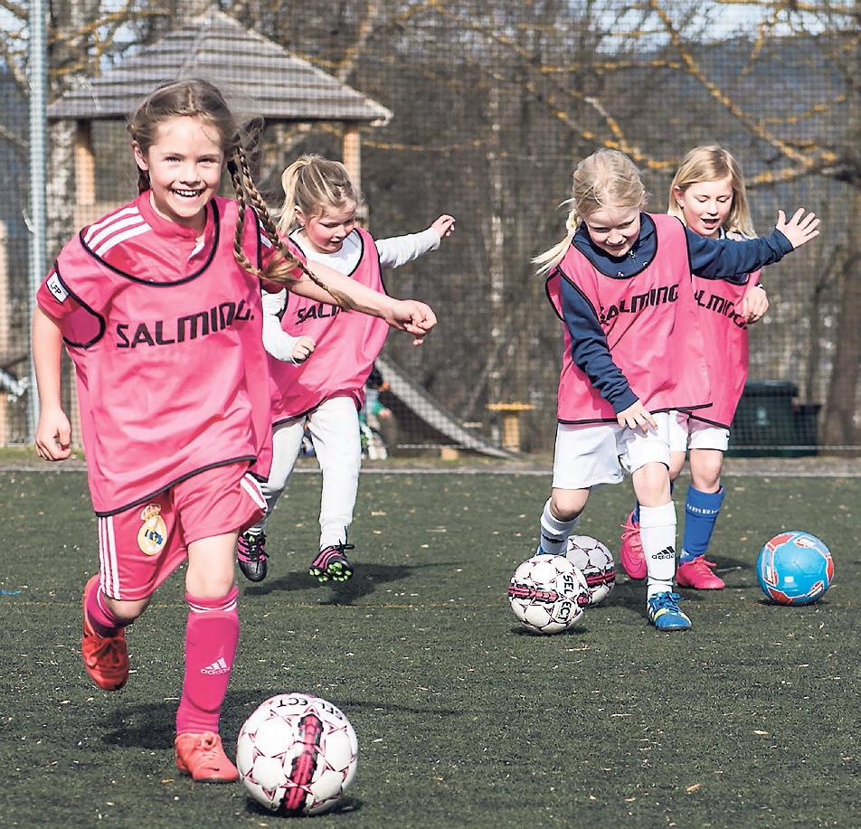 Hver årgang deltar på inntil 5 fotballcuper i sesongen, og utviklingen de siste årene har vært at vi har måttet melde på flere lag per årgang enn tidligere.