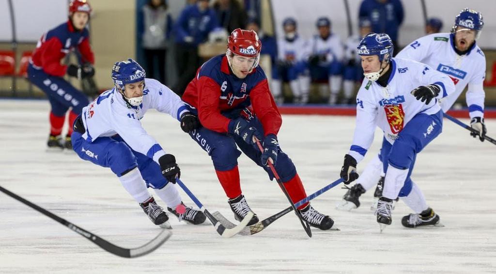 NORGE SATSER PÅ BRONSEFINALE Søndag 27 Januar klokken 12.00 starter Norge årets VM spill. Man har ny forbundskaptein, noen nye spillere, og forventningene på laget er høye.