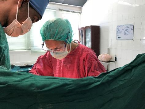 Det er den ene punktet vi jobber med når det gjelder kreftkirurgi, et annet punkt er å tilstrebe å være i riktig sjikt under operasjonen. Stadig hører vi om, og ser pasienter med tilbakefall av kreft.