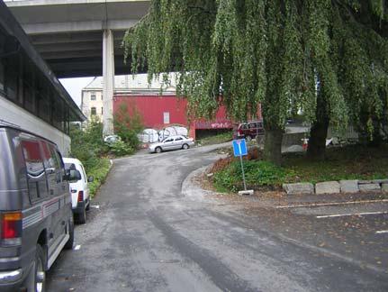 Figur 13 Verneverdig trær ved Møhlenpris hovedgård. Det er kort avstand mellom kryss med O J Brochs gate og inn-/utkjøringen til havneområdet.