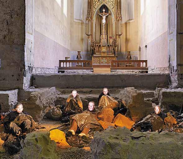 Homeless - also heimatlos und ohne Obdach überschrieben Magdalena Kunz und Daniel Glaser ihre Installation in der Feldkircher Johanniterkirche... Stadt Feldkirch Dann hat die Kunst Über 40.