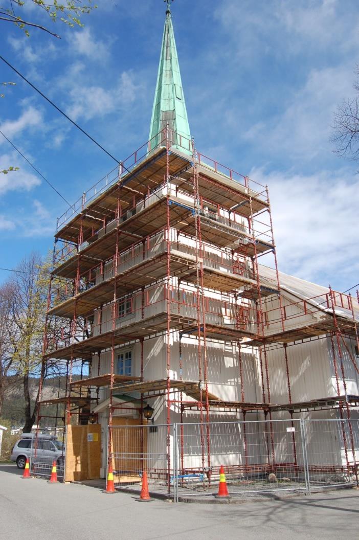 Strømsgodset byggeprosess 2002: MR søker kirkelige fellesråd om å få bygge nytt toalett i Strømsgodset kirke, men søknaden blir avslått av prioriterings- og økonomiske årsaker.