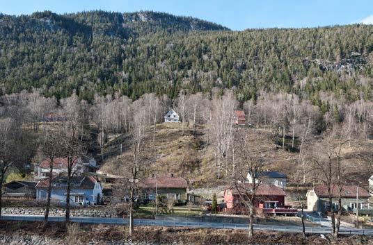 Den første slippen, som sto ferdig i 1909 var 110 meter lang, med en stigning på 1:10. På slippbanen ligger ei rulleramme, og oppå denne hviler slippvogna.