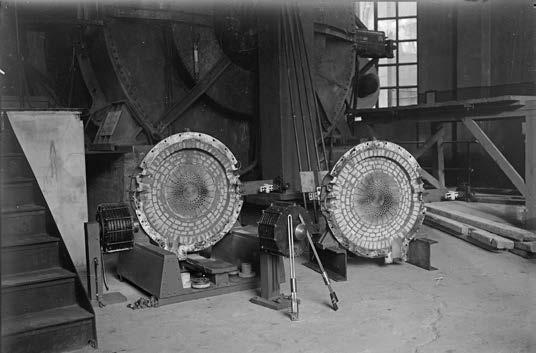 Birkelands elektriske kanon og lysbueovnen er eksempler på anvendt fysikk. Etableringen av Norsk Hydro på Notodden og Rjukan var starten på elektrokjemisk industri i Norge.