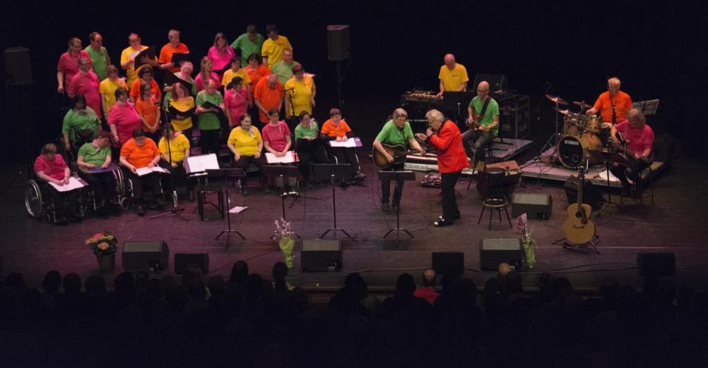 Forord Koret Sing Song Singers ønsket å markere sitt 25-års jubileum med konsert. Koret består av 33 funksjonshemmede ungdommer og voksne.