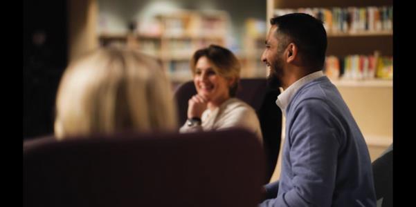 Prest og imam på turne Holdningsskapende arbeid i skolen Prest og imam på turne egner seg som undervisning for elever og som kompetanseheving for