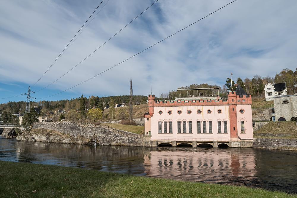 henholdsvis kommuneplaners arealdel og reguleringsplaner. Fylkeskommunene kan her komme med anbefalinger til kommunen.