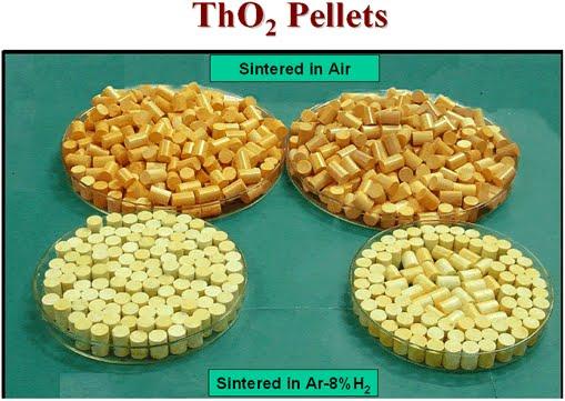 Thoriums ulemper Våt ved : behøver fissil startladning fra U235, Pu239 og tid til å breede U233 Thoria dvs ThO2 er ikke vannløselig.