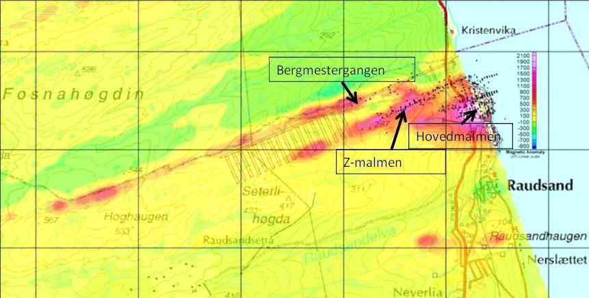 I figur 4 er det zoomet inn på magnetfeltet rundt gruvene på Raudsand. Borehull som NGU kjenner til, er plottet som sorte prikker uten at fall på boringene er angitt.