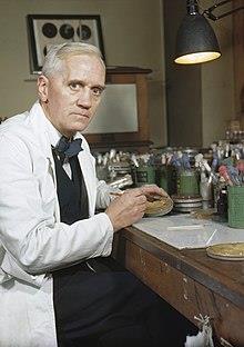 ) 26. Juni 1945 antibiotika resistens Sir Alexander Fleming 6 August 1881 11 March 1955 Fleming cautioned about the use of penicillin in his many speeches around the world.