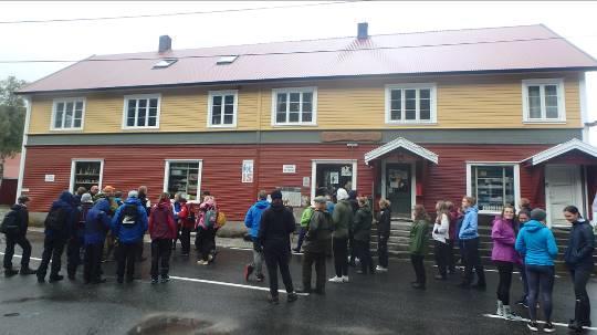 På alle barmarksopphold vil det bli gitt tilbud om en 2 dagers fjelltur, ei natt, med overnatting under gapahuk, i telt, eller kanskje under åpen himmel. Turen vil bli ledet av en leirskolelærer.