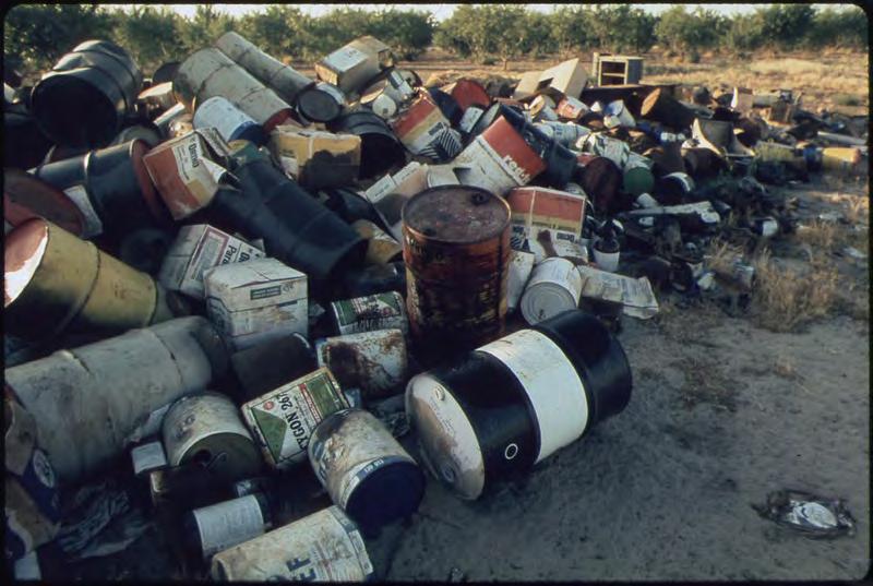 Farlig avfall; lagring og håndtering Farlig avfall inneholder helse- og miljøfarlige stoffer. Farlig avfall på avveier kan føre til at miljøgifter spres og hoper seg opp i naturen.