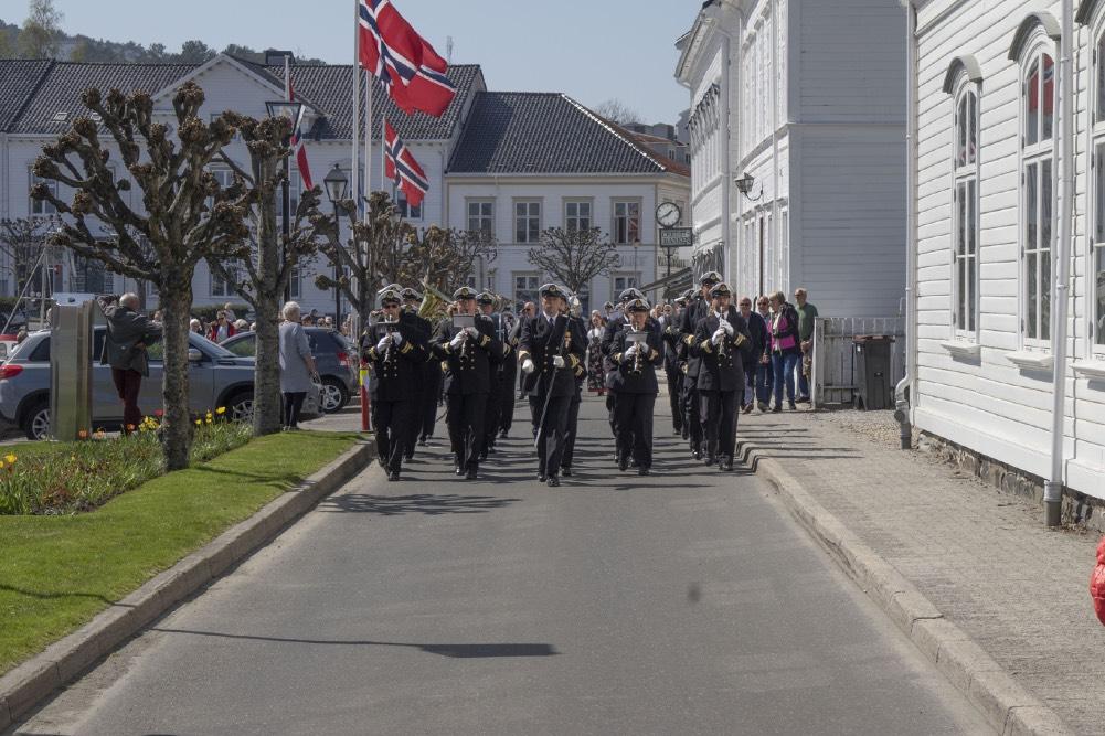 Seremonielle/konstitusjonelle oppdrag: Marinemusikken ivaretar en rekke seremonielle oppdrag på vegne av Kongehuset, Stortinget, regjeringen og Forsvaret.