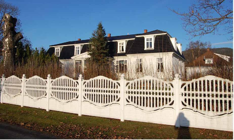 Beboerne hadde sitt levebrød knyttet til sundtrafikk, tømmersortering ved hengslene på Tensjø og Steinberg og kanskje også i spikerproduksjon ved Krogstad spikerfabrikk.