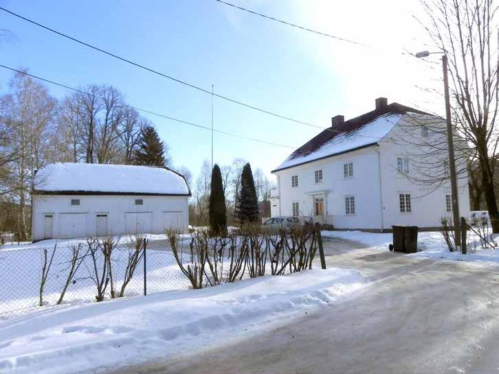 Navnet er knyttet til mølletradisjonen på stedet. Her ved Borgeelva fikk Peder Tyrholm bygd landets første grynmølle i 1737, og seinere også en siktemølle.