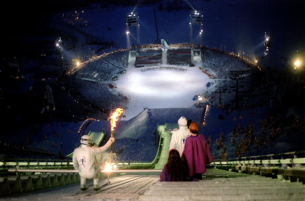 Er det ikkje nettopp denne idrettsgleda som har samla heile det norske folk år etter år, heilt sidan Thorleif Haug tok medaljar for Noreg i det