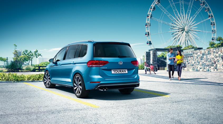 Volkswagen Touran BRS 004 401 F Alle data i brosjyren er ikke nødvendigvis korrekte til enhver tid. Bilene på bildene har tyske spesifikasjoner og kan avvike noe fra de bilene som leveres i Norge.