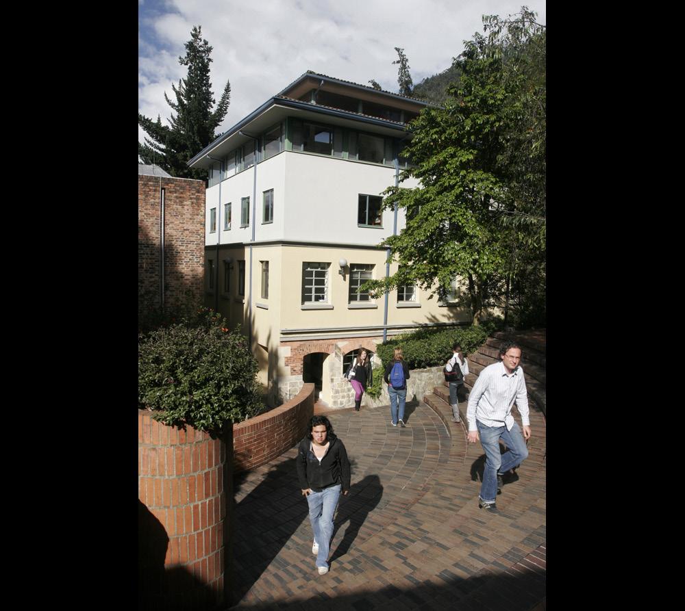 PERFILES DE LOS PROFESORES Emilio Cardona Magne Magíster en Administración, Magíster en Ingeniería Industrial e Ingeniero Industrial de la Universidad de los Andes.