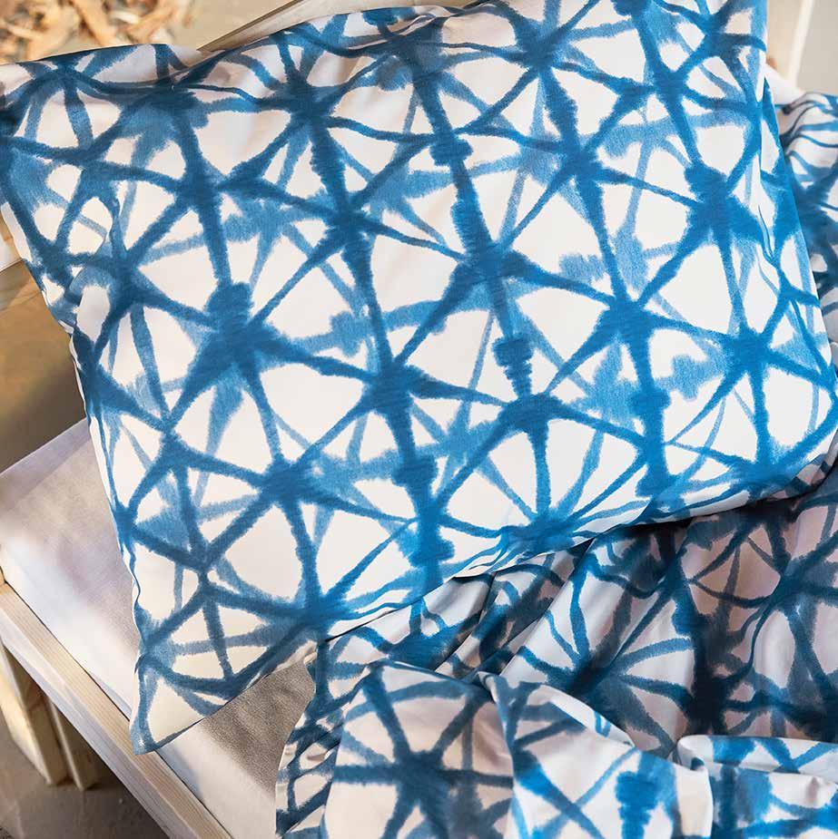 IKEA PRESSEPAKKE / APRIL / 2019 / 28 STJÄRNFLOCKA dynetrekk har et flott mønster i blånyanser som