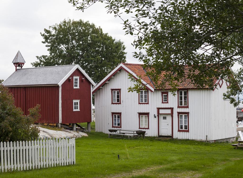 Lørdag Søndag Honnør/student Barn (6 16 år) Familiebillett (2 voksne, 2 barn) Gruppe* (per person) *Gruppe = minimum