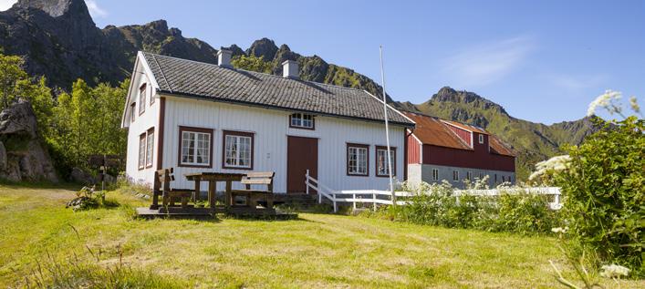 3 dager før ankomst Honnør/student Barn Familie (2 voksne, 3 barn) mellom Sennesvik og Ure på Vestvågøy.