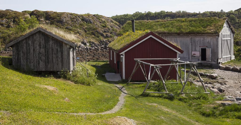 // www.museumnord.no 8 Lofotmuseet/Kystverkmusea, Kabelvåg Lofotfiskeren og væreierens historie OPPLEV LOFOTFISKERENS HISTORIE på en av de best bevarte vær- eiergårdene i Lofoten.