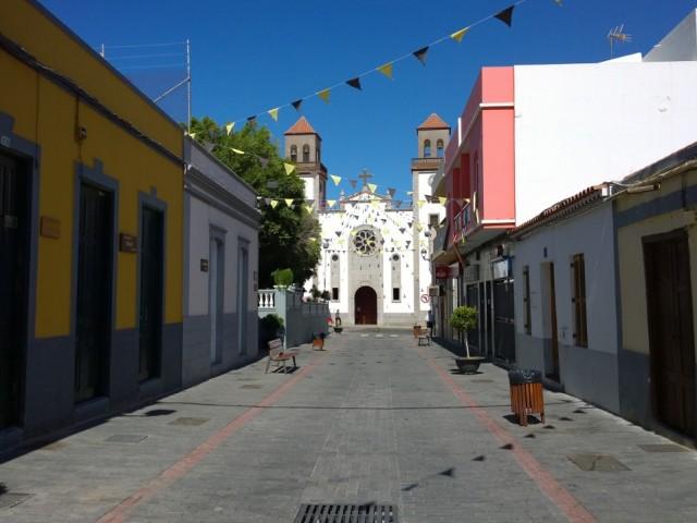 Hvis du drar fra byen mot havet kommer du til Puerto La Aldea. Dette er en landsby med havn, badeliv og ﬂere restauranter. Vel verdt et besøk.
