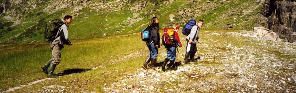 Hisdal (3) Hisdal er startpunktet for turar i Hisdal naturreservat og er lokalisert i Bykle kommune. Tilkomsten er langs ein sideveg frå Rv 9 som er stengt med bom etter 2km.