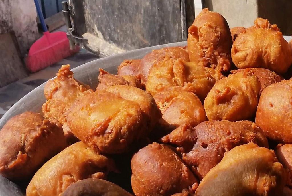 Mat Pannekaker Pannekaker på Gambisk vis Hver fredag stekes det ca. 400 pannekaker på skolen!