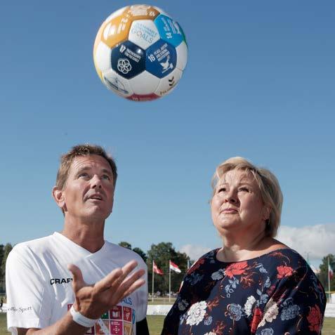 104 Bærekraft Promotering av FNs bærekraftsmål - #taketheball På våren 2018 lanserte vi Orklas nye bærekraftsmål 2025 på et frokostmøte i Oslo med statsminister Erna Solberg til stede.